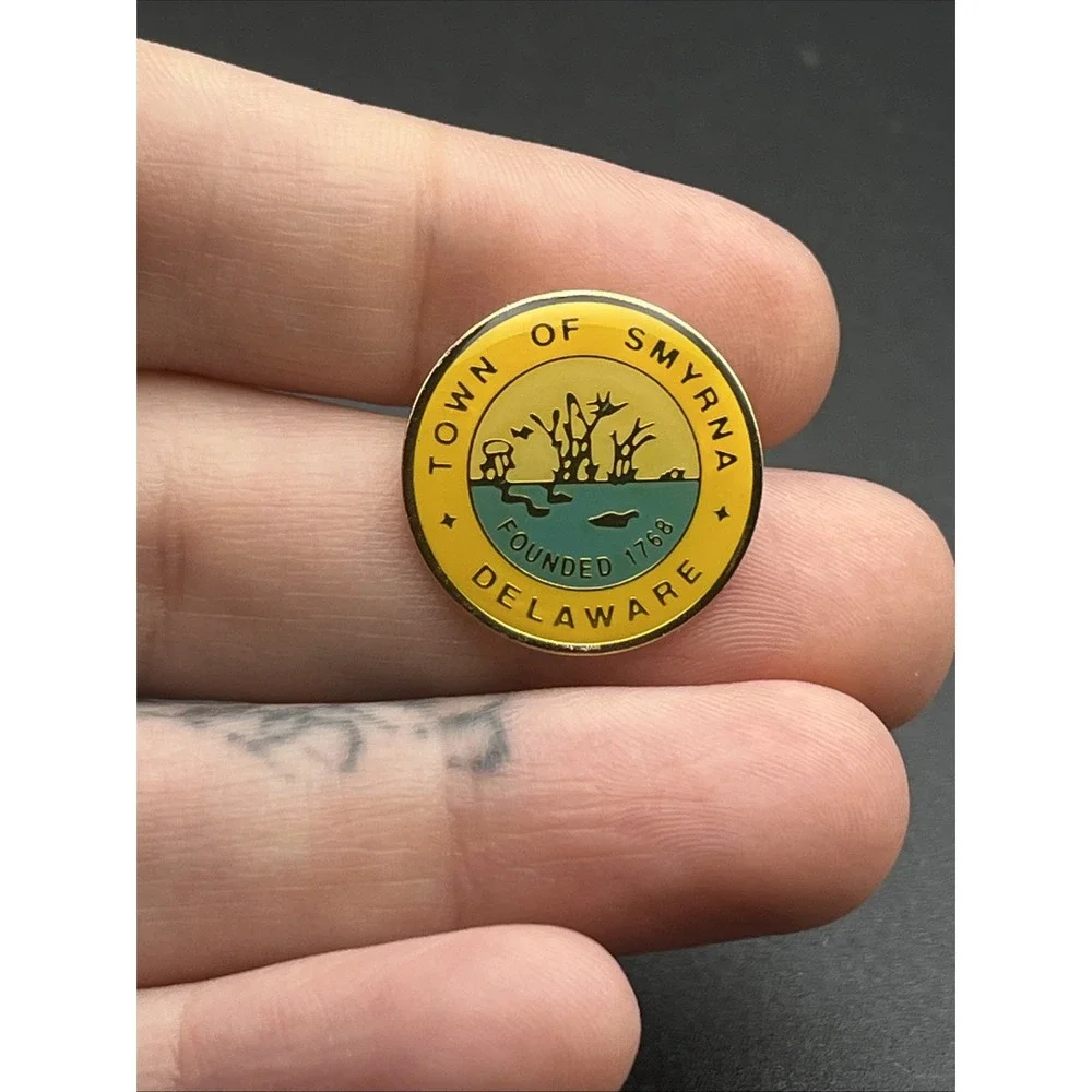 Town Of Smyrna Delaware USA Founded 1768 Lapel Hat Pin‎